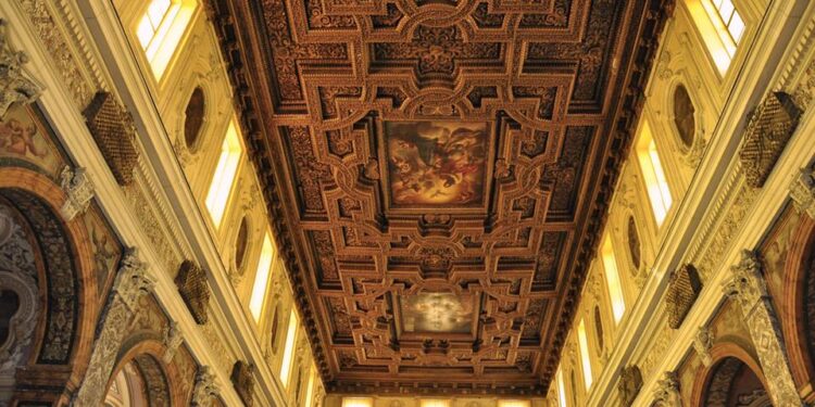 “Monastero di Regina Coeli: Visita Guidata al Chiostro e all’Antica Farmacia”