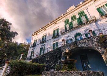 Villa Floridiana: Un Gioiello Verde nel Cuore di Napoli