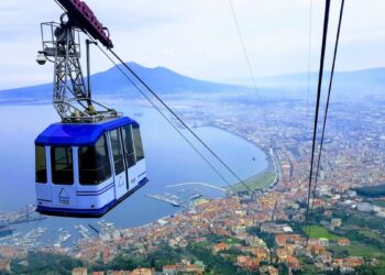 Riapre la Funivia del Faito: dal mare alla montagna