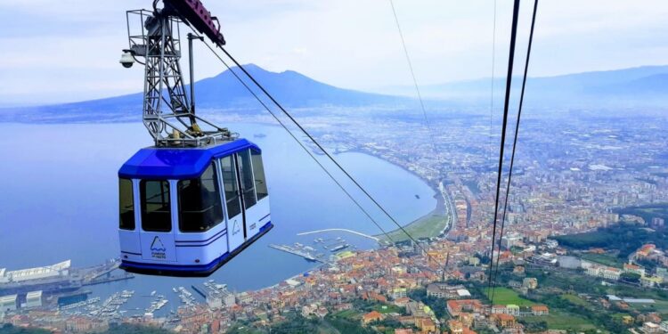 Riapre la Funivia del Faito: dal mare alla montagna