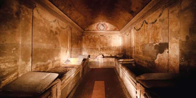 Ipogeo dei Cristallini: Un Viaggio nel Cuore della Napoli Sotterranea