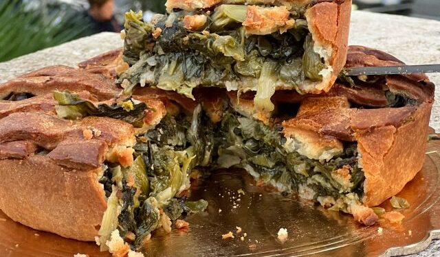 La Padella Rosticceria sorprende a Pasqua: arriva la Pastiera di Scarole!