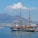“Arriva la Vespucci a Napoli: la nave più bella del mondo ormeggia nel cuore del Golfo”