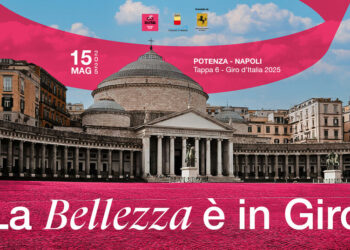 “Napoli in Rosa: il Giro d’Italia 2025 arriva sul Lungomare con spettacolo, festa e passione”