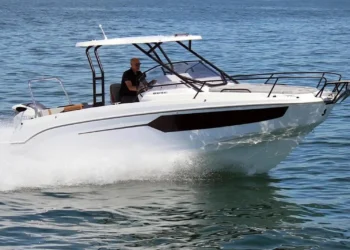 Napoli dal mare: escursione in barca tra storia, tuffi e meraviglia