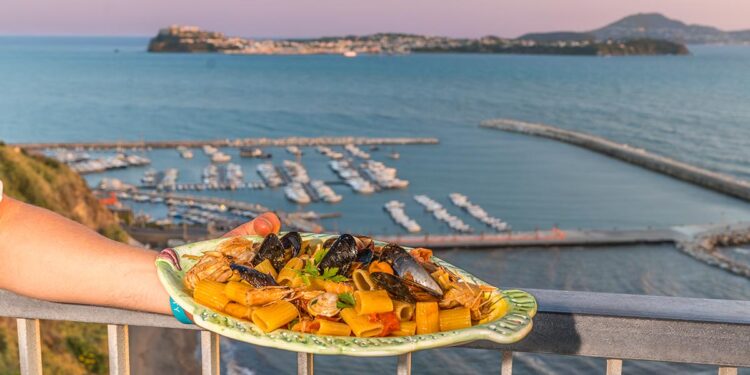 Sagra del Mare Flegrea 2025: sapori e musica nella baia di Acquamorta