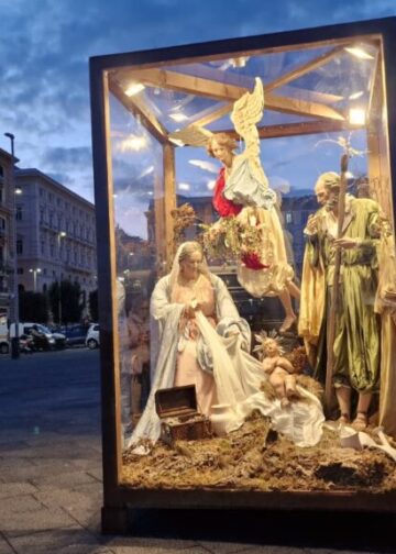 Piazza Municipio celebra il Natale con la Natività dei maestri di San Gregorio Armeno